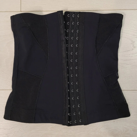 Corset - Picture 1 of 4